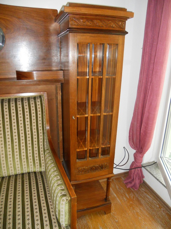 Jungendstil Sofa original Stoff mit Umbau 2 Vitrienen /Spiegel 3 Jungendstil Sofa original Stoff mit Umbau 2 Vitrienen /Spiegel Antiquitaeten 3