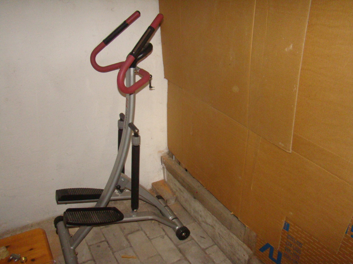 heimtrainer zum steppen pulsmesser mit integriert griffe usw siehe bild( voll funktionsfaehig) heimtrainer zum steppen pulsmesser mit integriert griffe usw siehe bild( voll funktionsfaehig) Sport & Outdoor