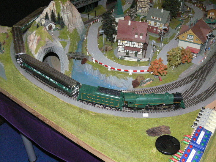 HO Zugset TYCO-Stremline Coach 2 HO Zugset TYCO-Stremline Coach Spielzeuge & Basteln 2