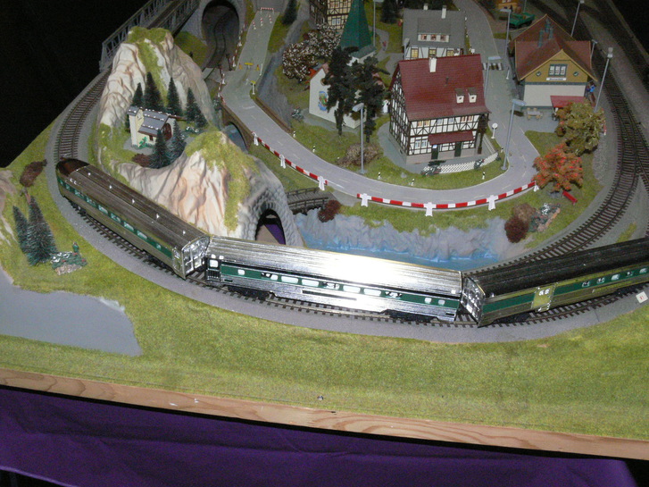 HO Zugset TYCO-Stremline Coach 4 HO Zugset TYCO-Stremline Coach Spielzeuge & Basteln 4