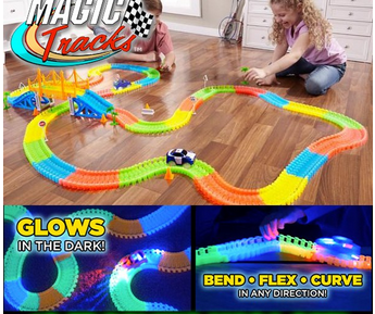 Magic Tracks RC Racer Mega Set leuchtet im Dunkeln LED 2 Autos Rennbahn Spielzeug Geschenk Kind Weihnachten TV Werbung Hit  Spielzeuge & Basteln 2