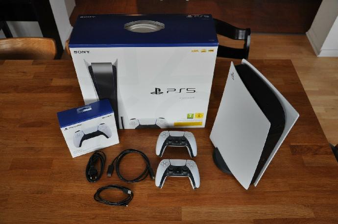Sony Playstation 5 (Disc-Version) Konsole 825 GB - Weiß Sony Playstation 5 (Disc-Version) Konsole 825 GB - Weiß Foto & Video
