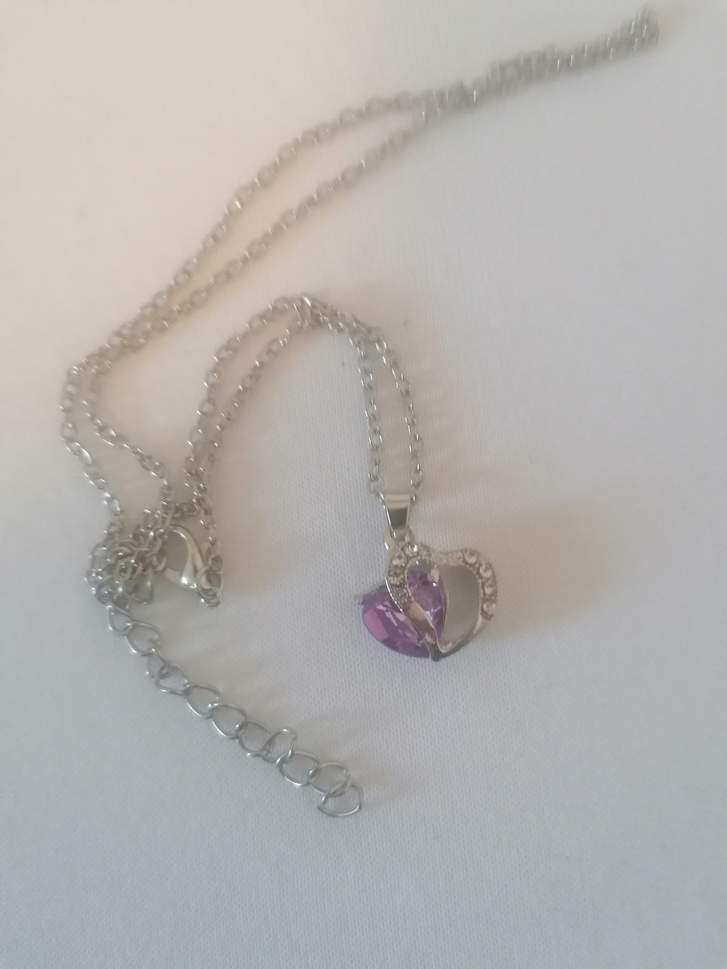 Tolle neue 825er silberne Halskette mit heranhänger und lila zirkonia Tolle neue 825er silberne Halskette mit heranhänger und lila zirkonia Kleidung & Accessoires