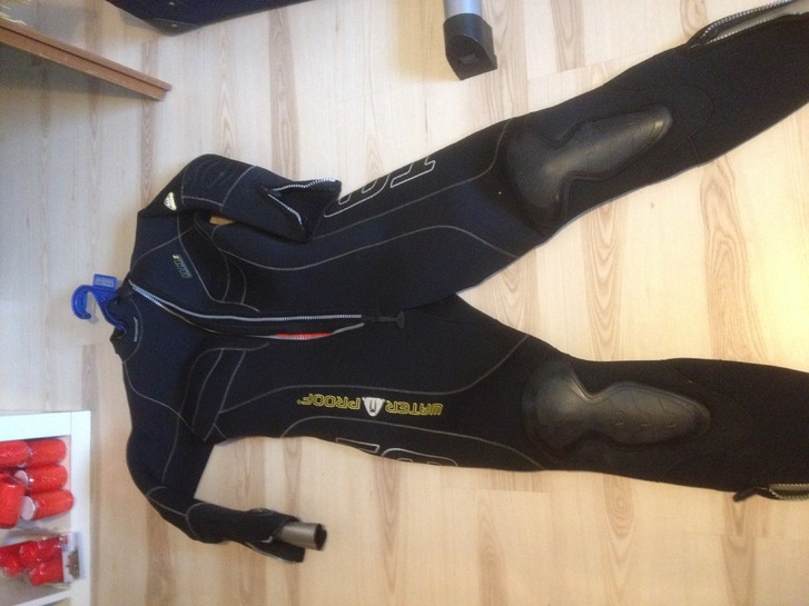 Water Proof Damen-Nasstauchanzug neuwertig 2 Water Proof Damen-Nasstauchanzug neuwertig Sport & Outdoor 2