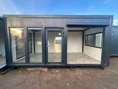 Bürocontainer
<br>
<br>Abmessungen: 6 m x 3 m
<br>Innenhöhe: 2,6 m
<br>Sandwichpaneel-Isolierung

