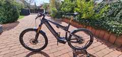 TOP E-MTB FULLY - M1 ERZBERG BR in Carbon mit 90NM.<br><br>Mit dem Bike wurden keine Sprünge get
