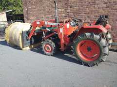 Zum Verkauf steht ein kompakter und extrem wendiger Kubota L2002DT Kompaktschlepper mit kraftvollem