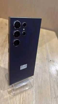 Galaxy S24 Ultra
<br>
<br>Akku: 5.000 mAh
<br>
<br>Prozessor: Snapdragon 8 Gen 3 Mobile Platform f