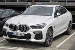 Der BMW X6 ist ein luxuriöser Mittelklasse-SUV, der die robuste Vielseitigkeit eines SUV mit dem s